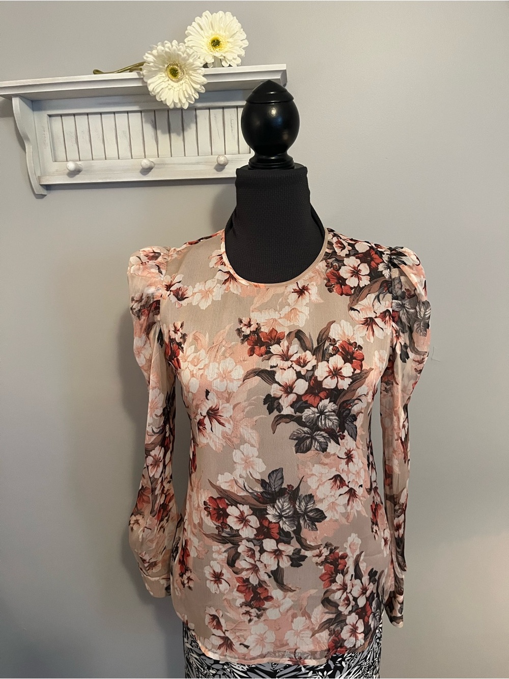 Vince Camuto Peach Floral Puff-Sleeve Blouse EUC